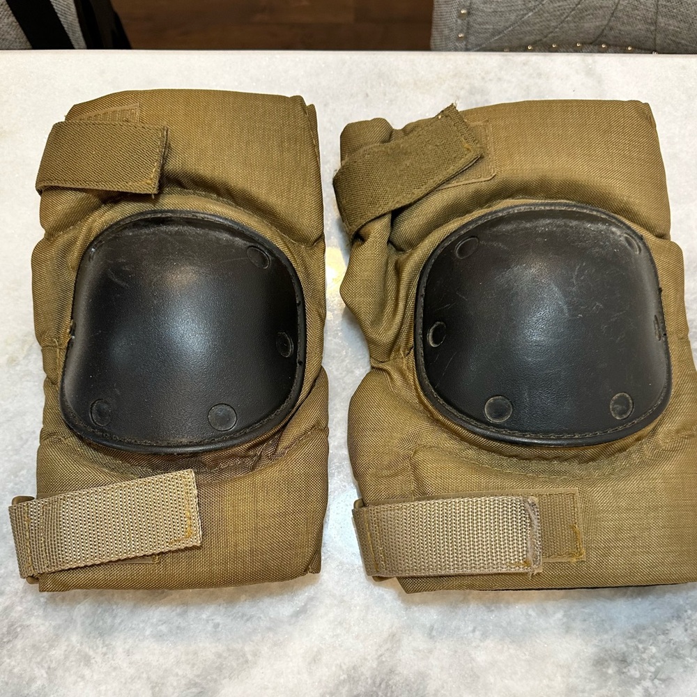 U.S. Military Tactical Knee Pads, Used
